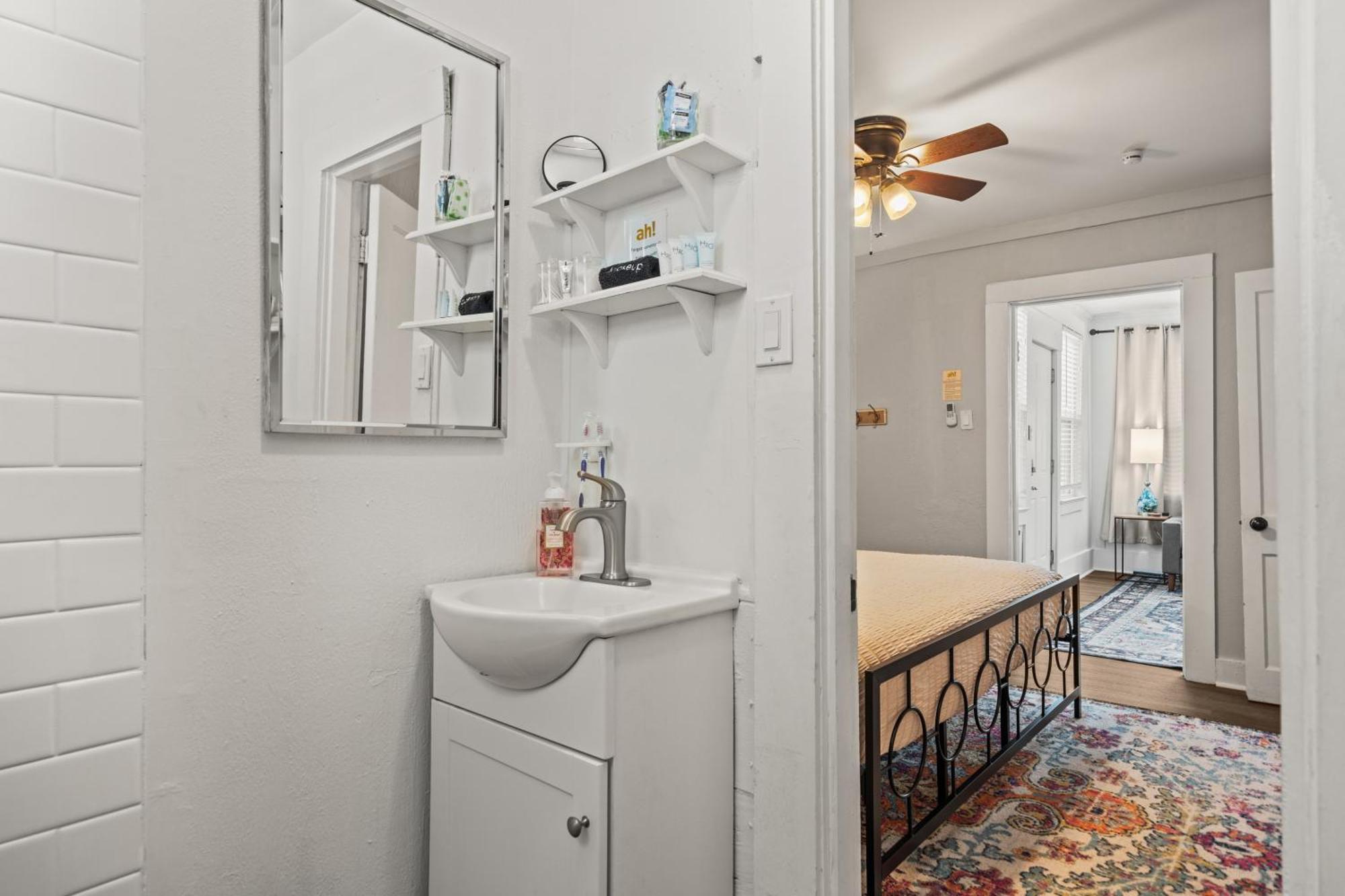 Cedar Blossom Bungalow Is A Cozy Getaway With A 5 Minute Walk To Downtown! Hot Springs Exterior foto