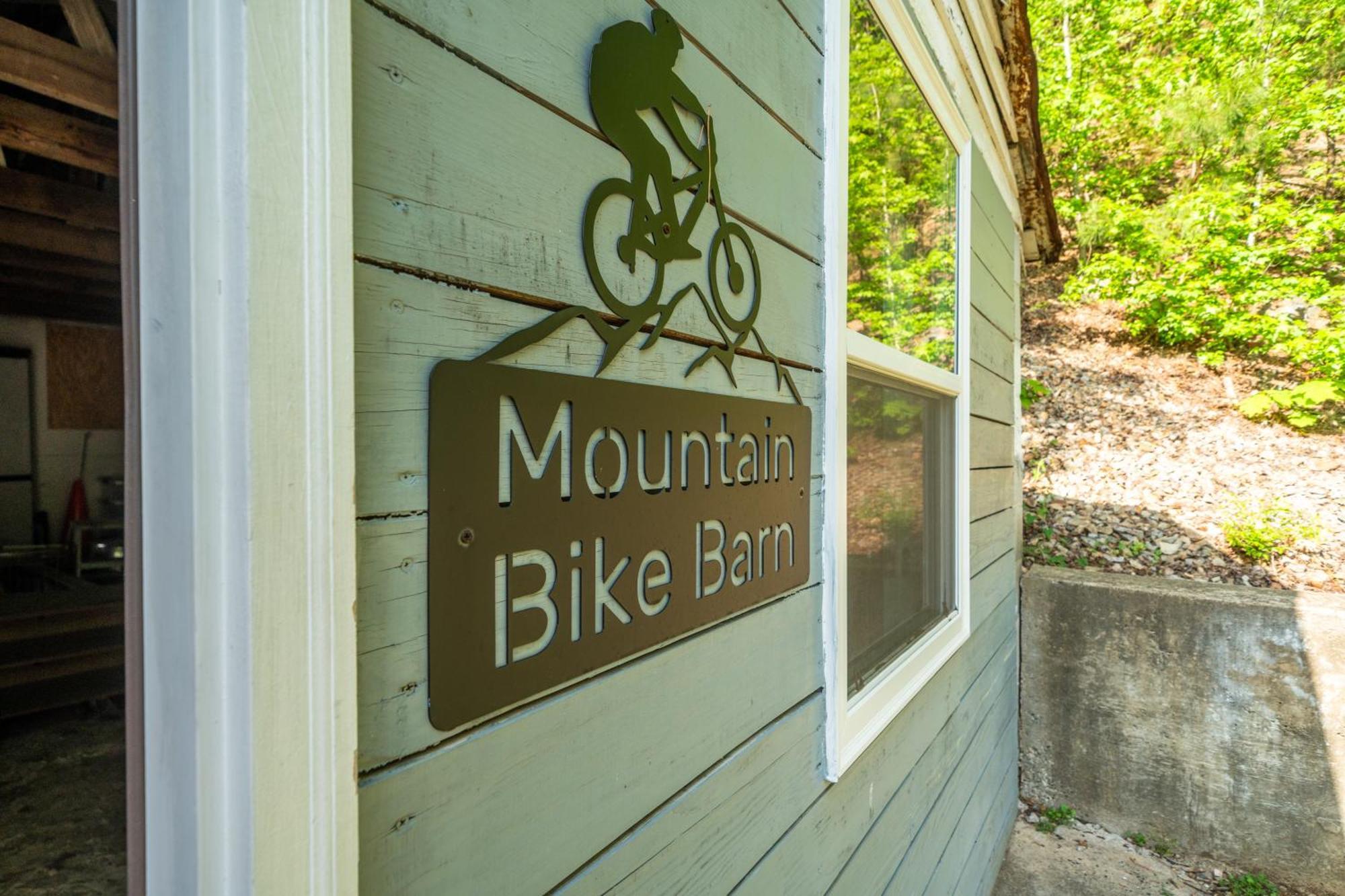 Cedar Blossom Bungalow Is A Cozy Getaway With A 5 Minute Walk To Downtown! Hot Springs Exterior foto